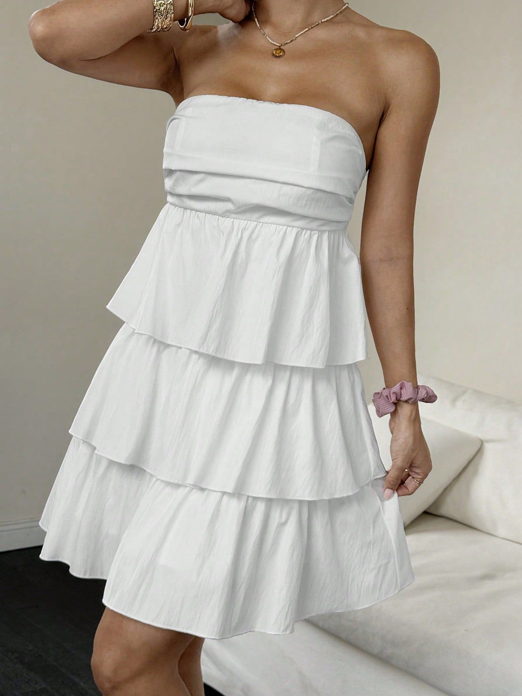 Vestido maxi sin mangas con cuello redondo, cintura fruncida y volantes, estampado floral