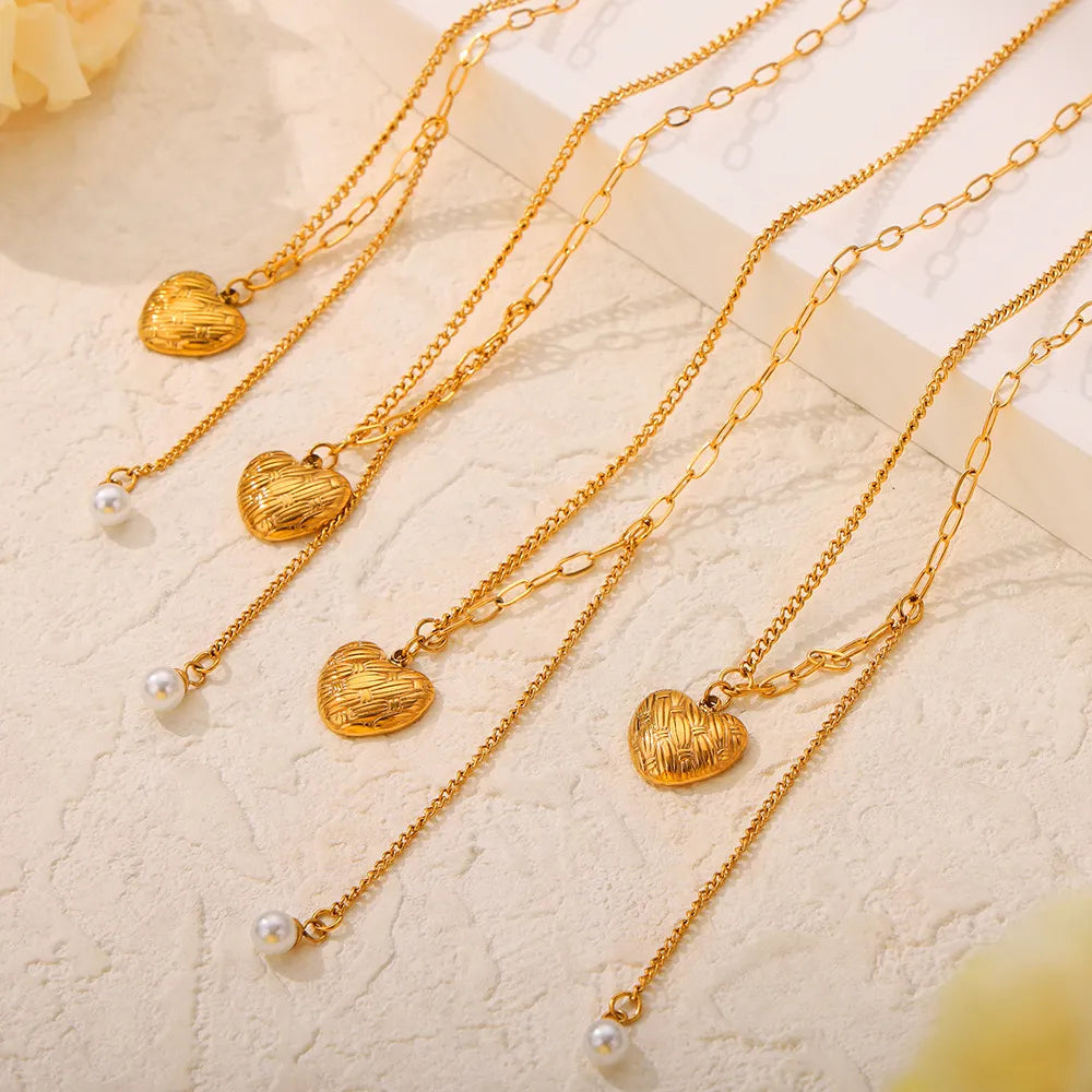 Imitation Pearl Heart Pendant Necklace in Gold Titanium