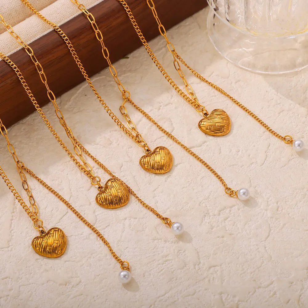 Imitation Pearl Heart Pendant Necklace in Gold Titanium
