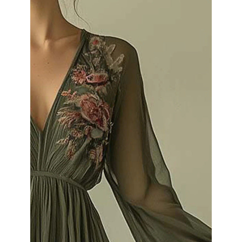 Bedrucktes langärmeliges Maxikleid mit Stehkragen